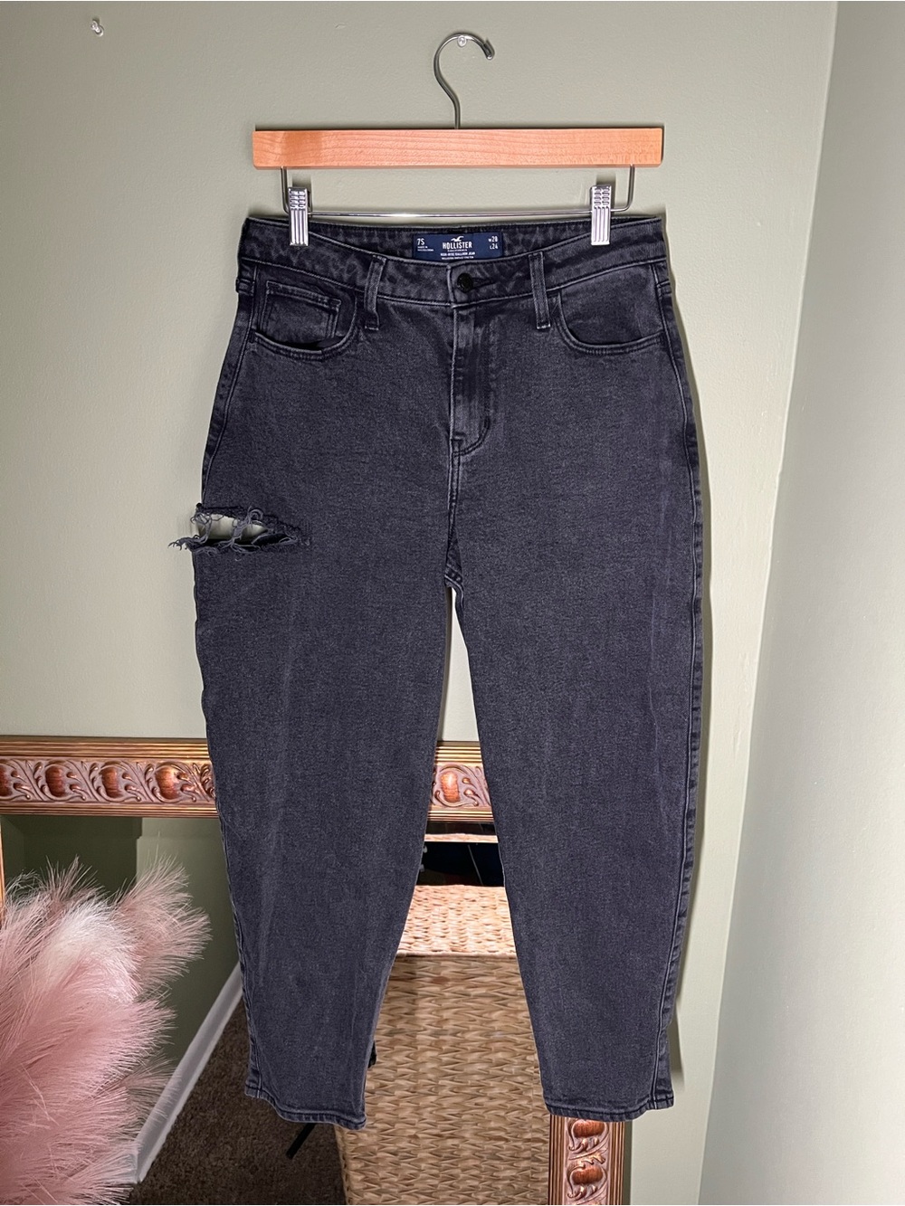 Hollister High-Rise Black Distressed Women's Jeans